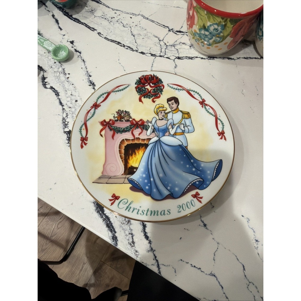 Vintage‎ Disney Plate Cinderella 50th Anniversary Christmas 2000 Limited Edition